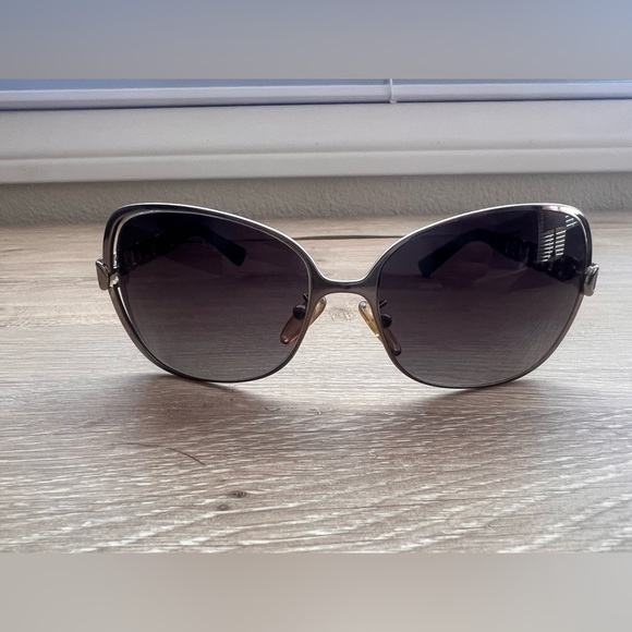 Fendi Accessories - Fendi Black Sunglasses with Sleek Design